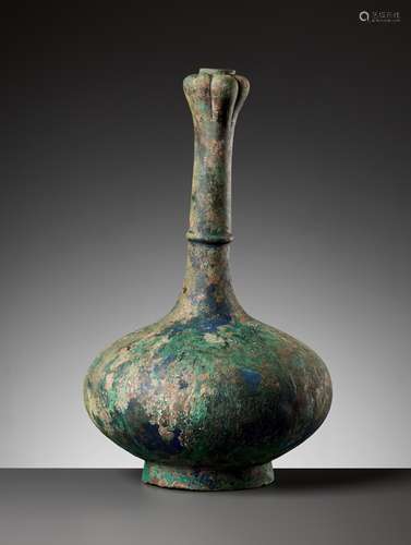 A GARLIC HEAD BRONZE BOTTLE VASE, HAN DYNASTY