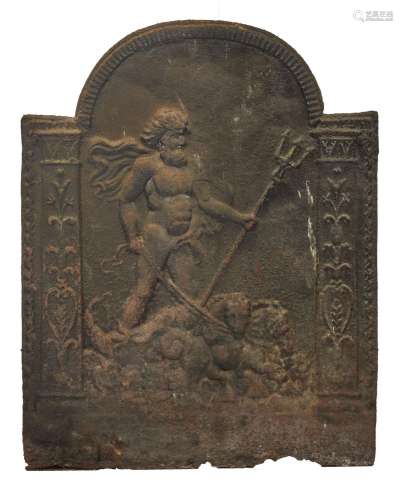 127-Plaque de cheminée à décor en semi-relief figurant Neptu...