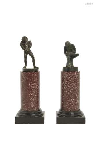 153-Deux sculptures d'après l'antique en bronze pati...
