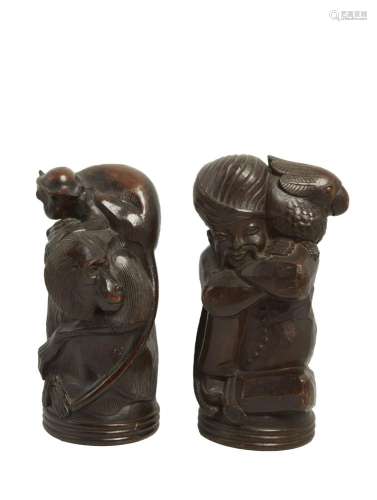 170-Chinois au perroquet et singe et son petit
Deux groupes ...