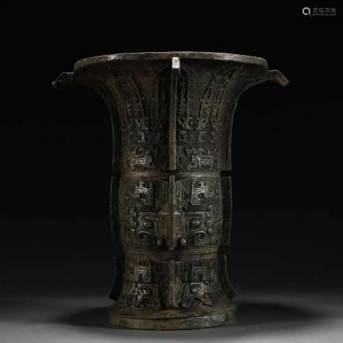 An Archaic Bronze Beaker Vase