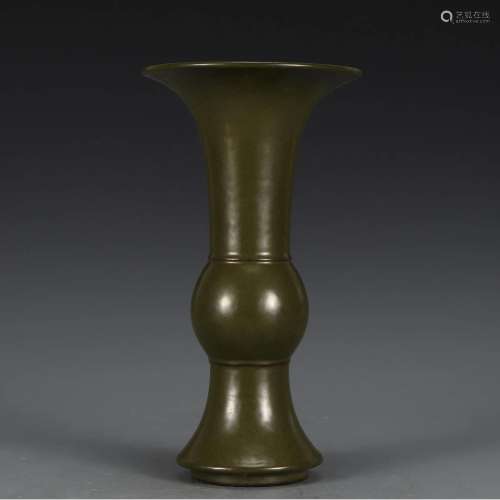 A Tea-dust Glazed Beaker Vase Gu
