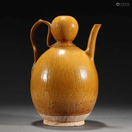 A Sancai Glazed Pottery Ewer