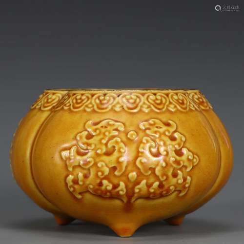 A Yellow Glazed Tripod Censer