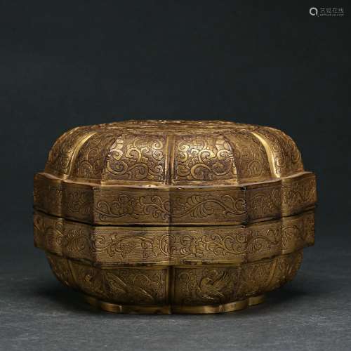 A Bronze-gilt Lobed Box with Cover