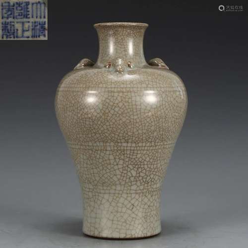 A Ge-ware Crackle Vase