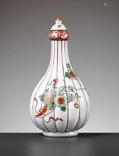 A FAMILLE VERTE GARLIC-NECK BOTTLE VASE, KANGXI