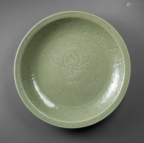 A MASSIVE LONGQUAN CELADON ‘LOTUS’ DISH, MING DYNASTY