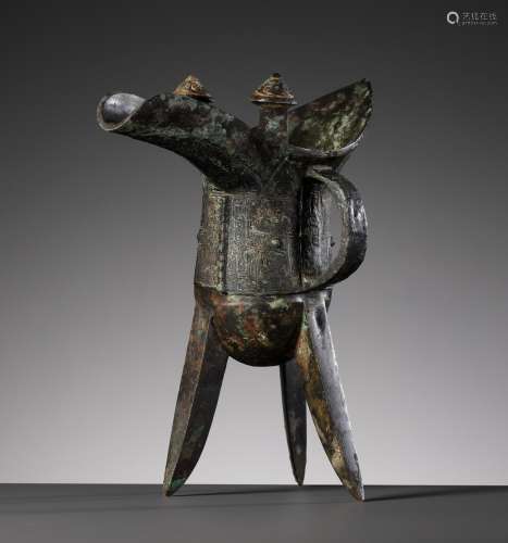 AN IMPORTANT AND RARE BRONZE RITUAL TRIPOD WINE VESSEL, JUE,...