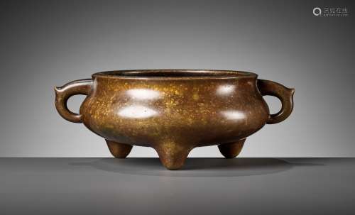 A GILT-SPLASHED ‘ETERNAL TREASURES’ BRONZE CENSER, 17TH CENT...