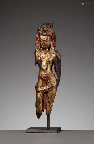 A GILT-LACQUERED HARDWOOD FIGURE OF A BODHISATTVA, 16TH-17TH...