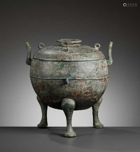 A LARGE ARCHAIC BRONZE RITUAL FOOD VESSEL AND COVER, DING, W...