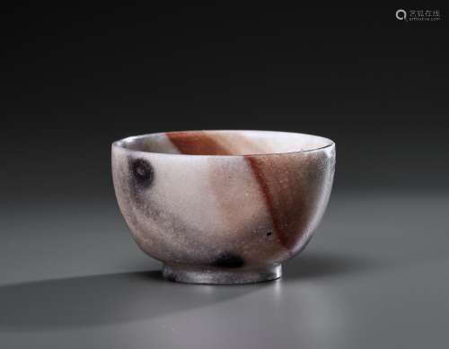 A SMALL AGATE CUP, 18TH CENTURY