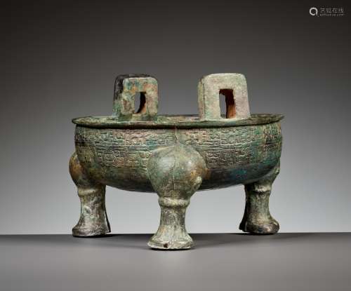 A BRONZE SHALLOW TRIPOD VESSEL, DING, EARLY SPRING AND AUTUM...