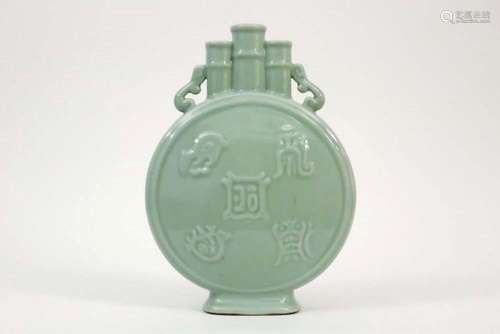 Chinese "moonflask" vaas in porselein met celadong...