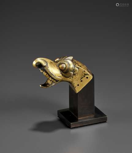 A GILT-BRONZE ‘MAKARA’ FITTING, 17TH-18TH CENTURY