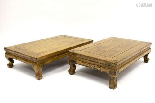 Paar antieke Chinese bijzet/theetafels in blond hout pair