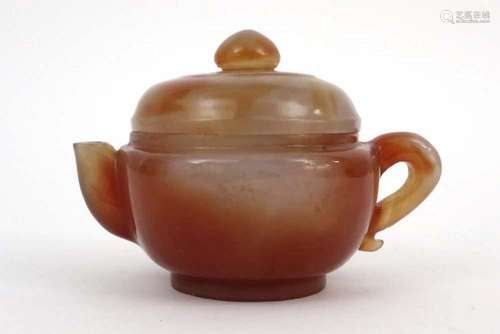 Chinese gedekselde theepot in agaat - hoogte : 8,5 cm C