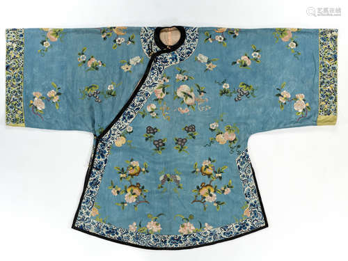 AN INFORMAL LADY’S DAMASK SILK ROBE WITH AUSPICIOUS SYMBOLS,...