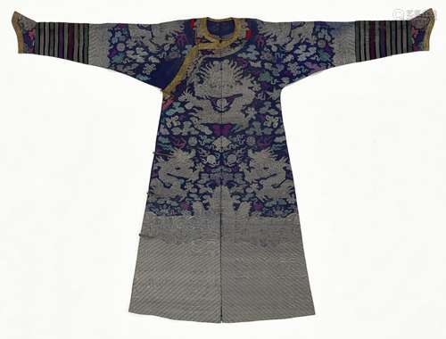 A LADY’S BLUE SUMMER GAUZE COURT ROBE, LATE QING DYNASTY