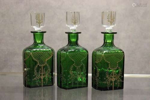 Suite de 3 carafes en cristal