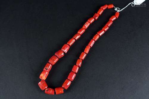 Collier en Chute de Perles de Corail Rouge