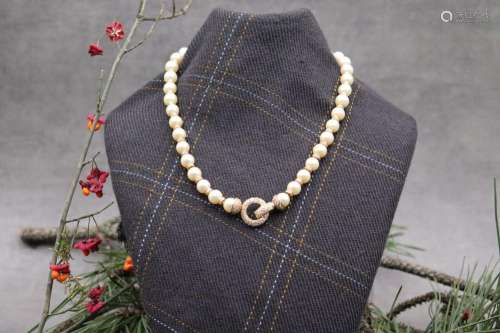 Collier de perles de culture choker, or 750/°° et diamants