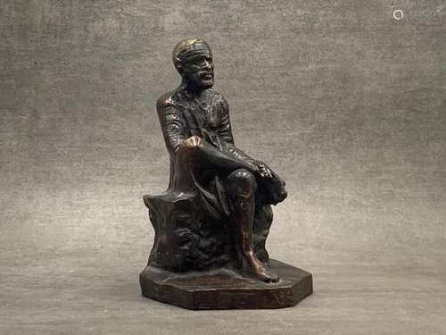 Ecole du XXème siècle, Homme assis, bronze à patine brune