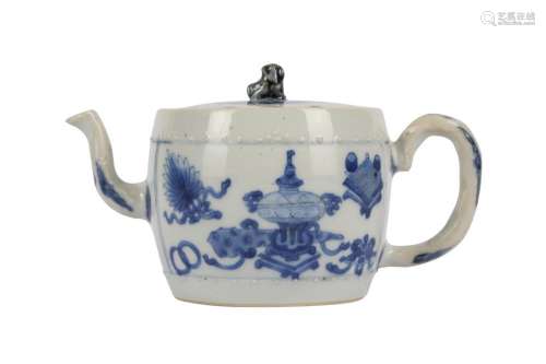 A CHINESE BLUE AND WHITE BARREL-SHAPED TEAPOT AND COVER.