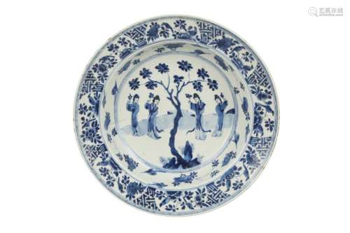 A CHINESE BLUE AND WHITE 'LADIES' BASIN.