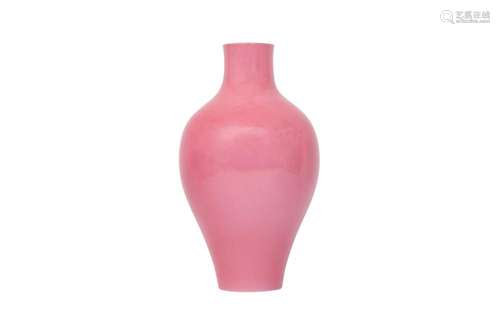 A CHINESE PINK-ENAMELLED VASE.