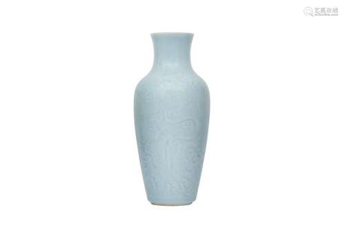 A CHINESE CLAIR-DE-LUNE 'DRAGON' VASE.