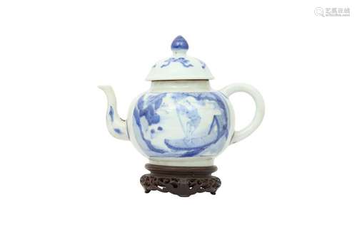 A CHINESE BLUE AND WHITE TEAPOT AND COVER.