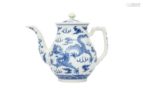 A CHINESE BLUE AND WHITE TEAPOT AND COVER.