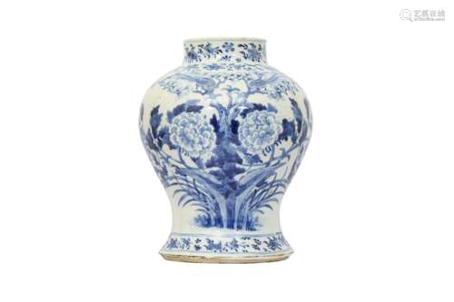 A CHINESE BLUE AND WHITE BALUSTER 'FLOWERS' VASE.