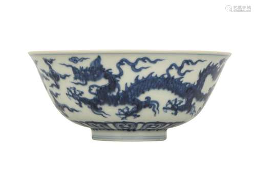 A CHINESE BLUE AND WHITE 'DRAGON' BOWL.