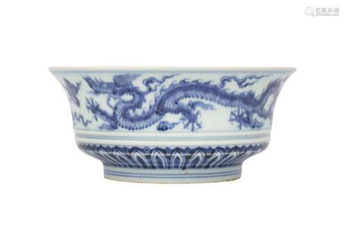 A CHINESE BLUE AND WHITE 'DRAGON' BOWL.