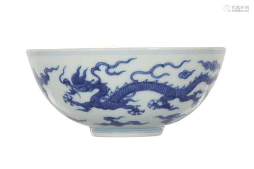 A CHINESE BLUE AND WHITE 'DRAGON' BOWL.