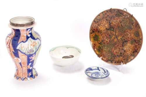 Lot consisting of four oriental objects in different materia...