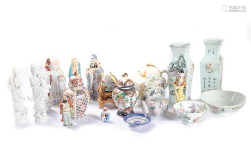 Lot consisting of nineteen porcelain pieces, 20th century Ch...