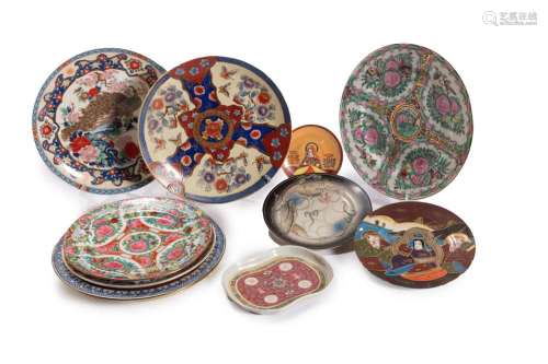 Lot consisting of eleven oriental plates in polychrome porce...