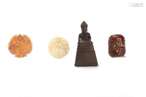 Lot consisting of four oriental pieces in different material...