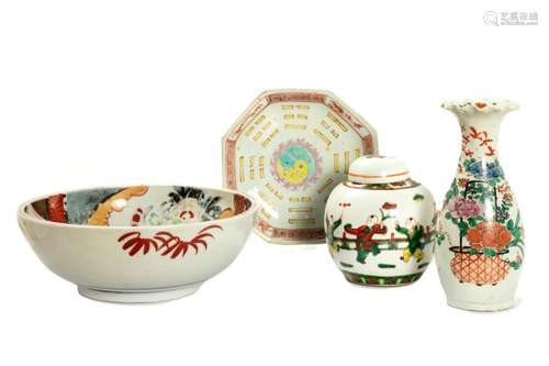 Lot consisting of four polychrome porcelains, China 19th - 2...