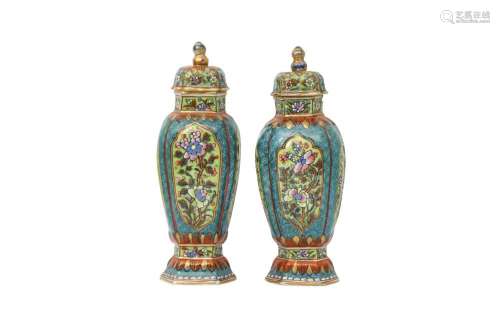 A PAIR OF CHINESE BLUE AND WHITE CLOBBERED VASES AND COVERS.