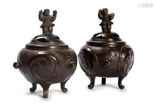 Pair of bronze incense burners, Japan Meiji period