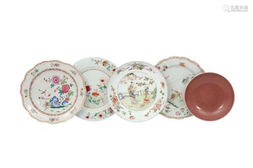 FOUR CHINESE FAMILLE ROSE DISHES AND A COPPER-RED GLAZED DIS...
