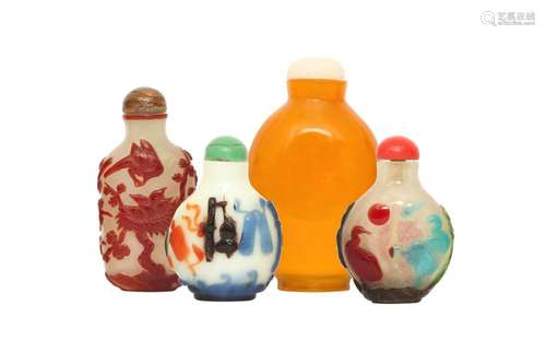 FOUR CHINESE GLASS SNUFF BOTTLES.