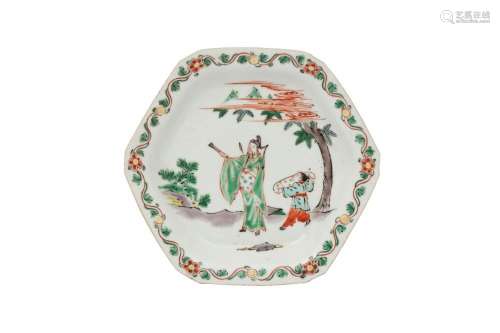 A CHINESE CHINESE HEXAGONAL FAMILLE VERTE TRAY.