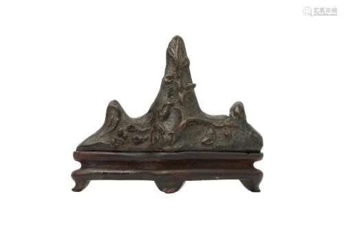 A CHINESE BRONZE 'MOUNTAIN' BRUSH REST.