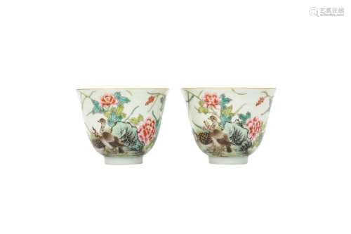 A PAIR OF CHINESE FAMILLE ROSE 'MOORHENS' CUPS.